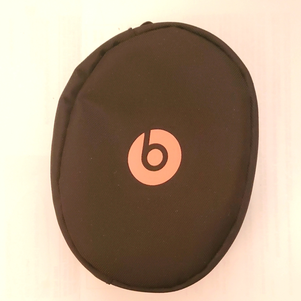 Beats head phone case!